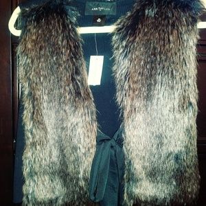 Ann Taylor fur vest M/L never worn with tags